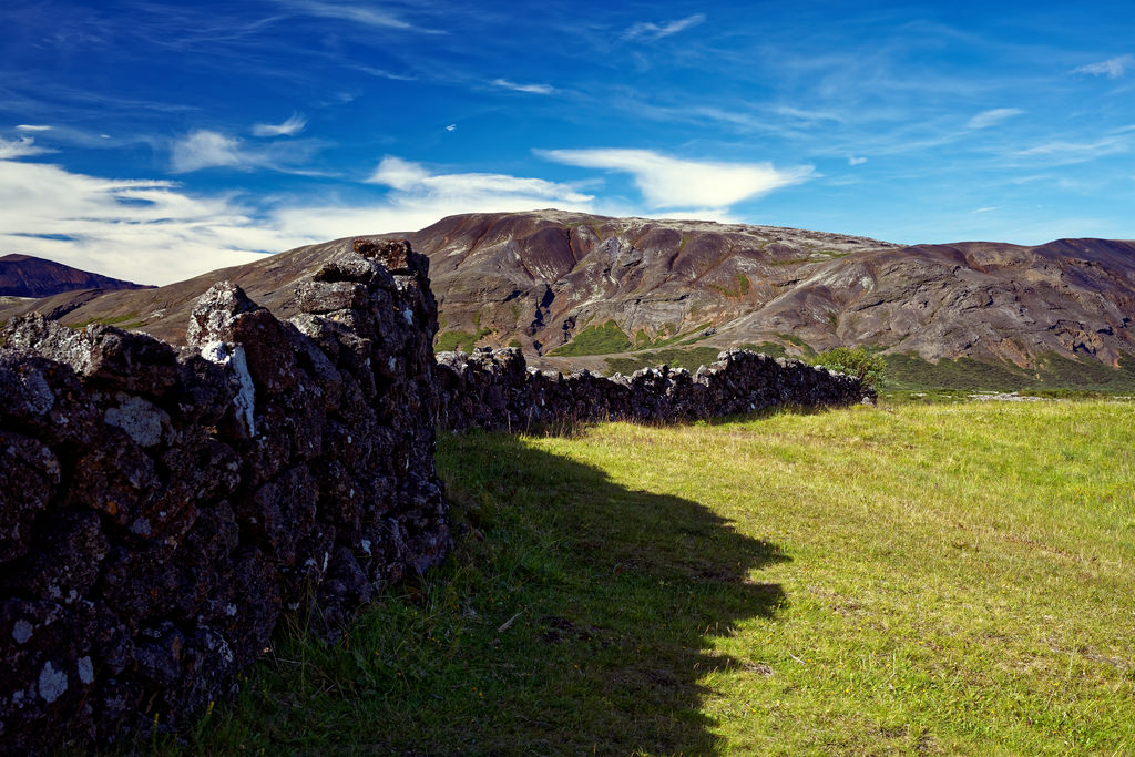 Hrauntun (Hrauntún) Hike